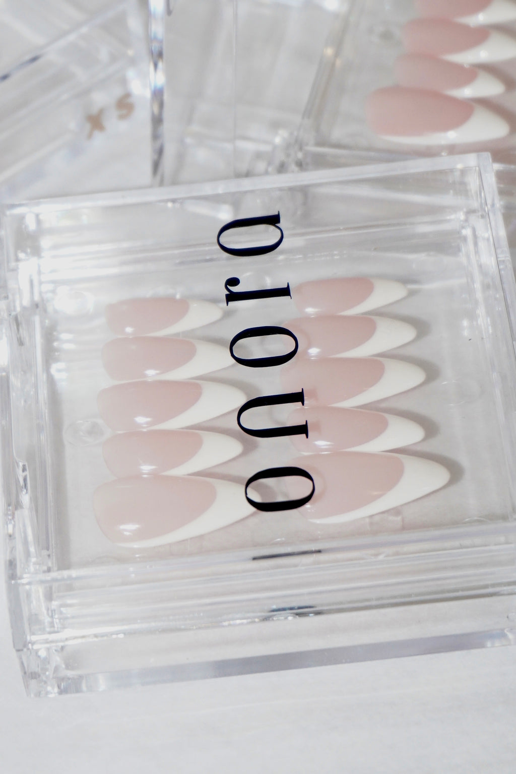Classique (Medium Almond)